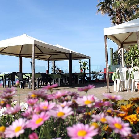 Albergo Ristorante Lucciola Santo Stefano al Mare Exteriör bild