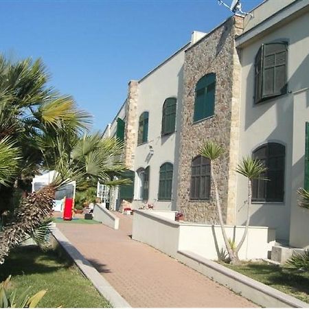Albergo Ristorante Lucciola Santo Stefano al Mare Exteriör bild