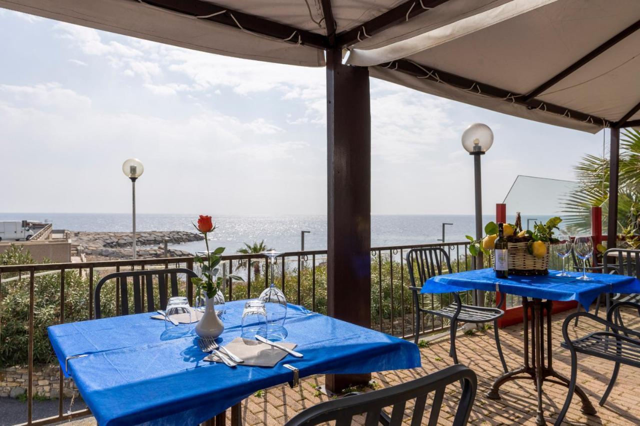 Albergo Ristorante Lucciola Santo Stefano al Mare Exteriör bild