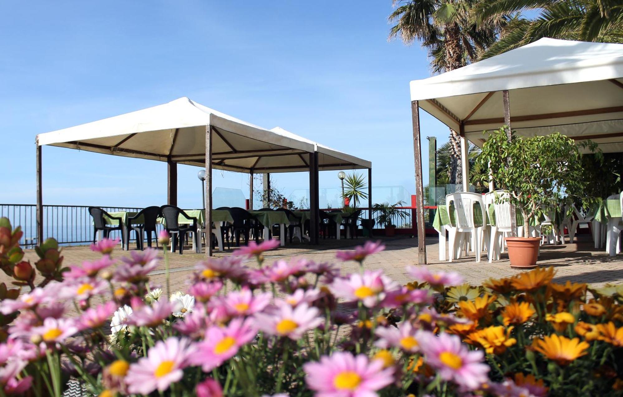 Albergo Ristorante Lucciola Santo Stefano al Mare Exteriör bild