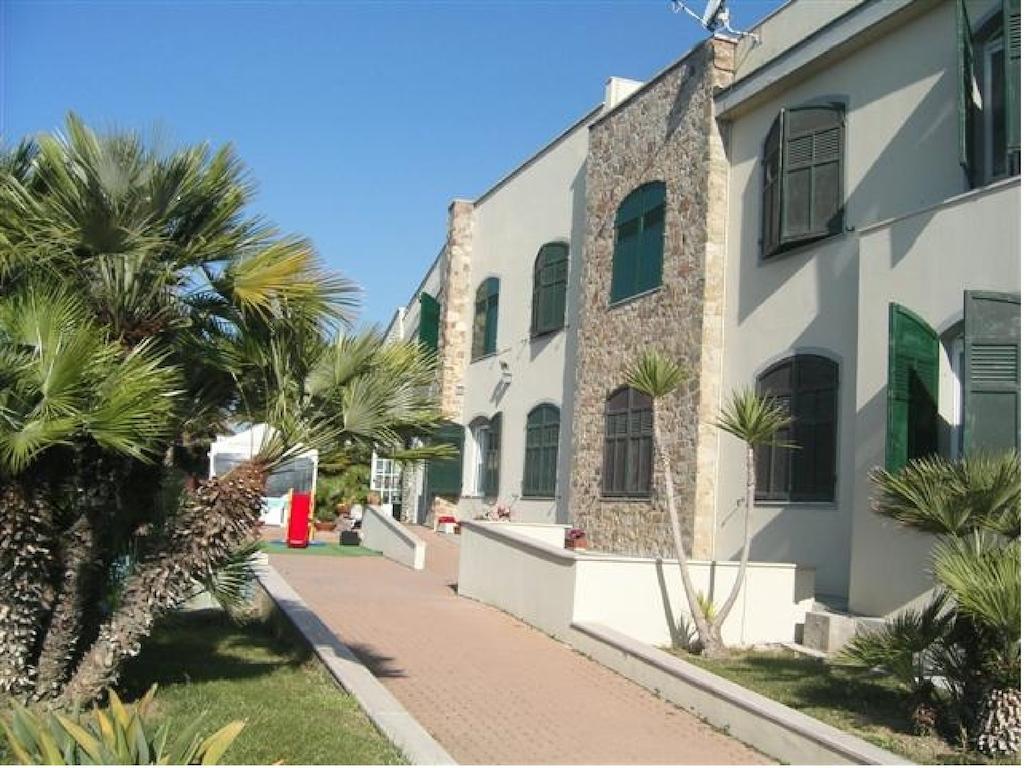 Albergo Ristorante Lucciola Santo Stefano al Mare Exteriör bild