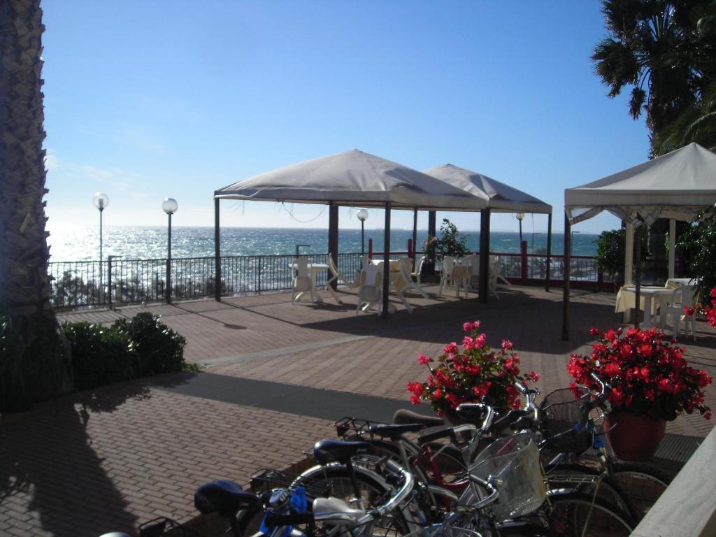 Albergo Ristorante Lucciola Santo Stefano al Mare Exteriör bild