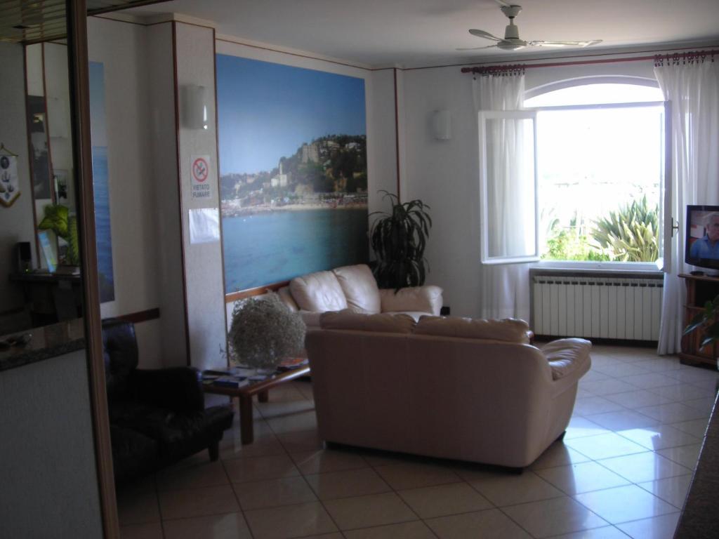Albergo Ristorante Lucciola Santo Stefano al Mare Exteriör bild