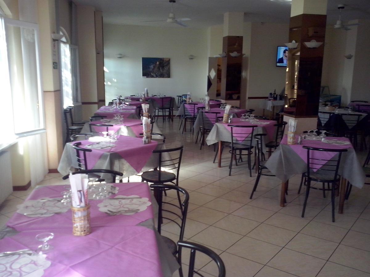 Albergo Ristorante Lucciola Santo Stefano al Mare Exteriör bild