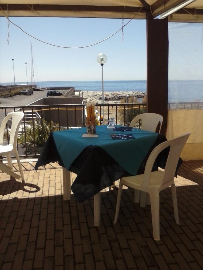 Albergo Ristorante Lucciola Santo Stefano al Mare Exteriör bild