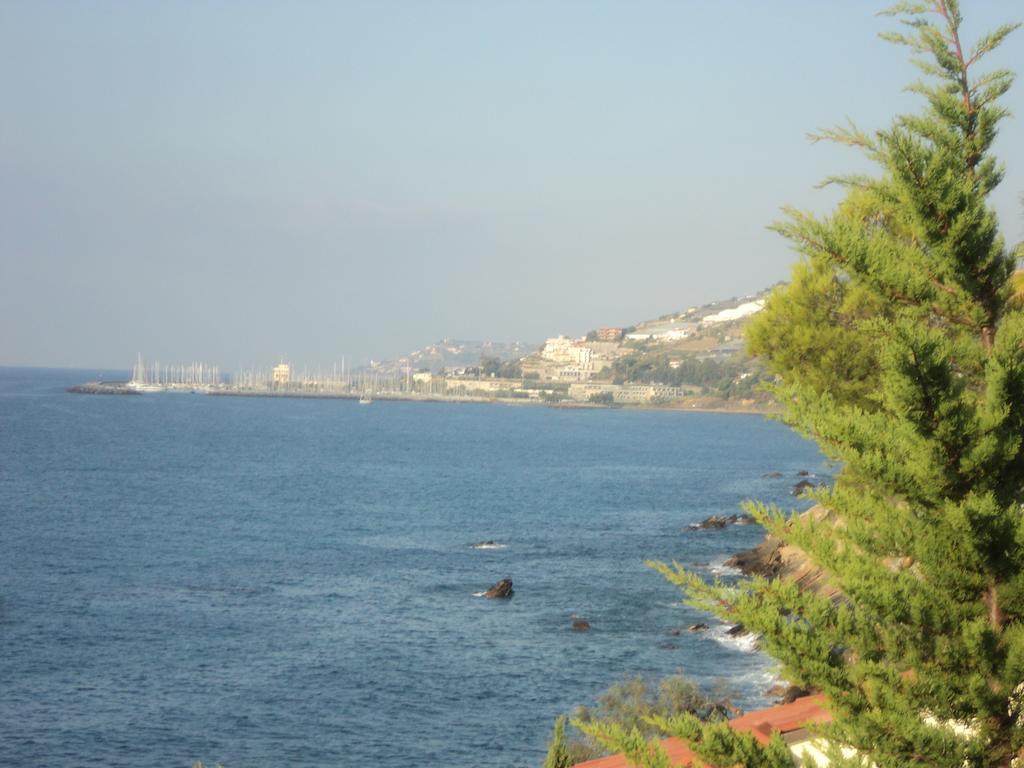 Albergo Ristorante Lucciola Santo Stefano al Mare Exteriör bild