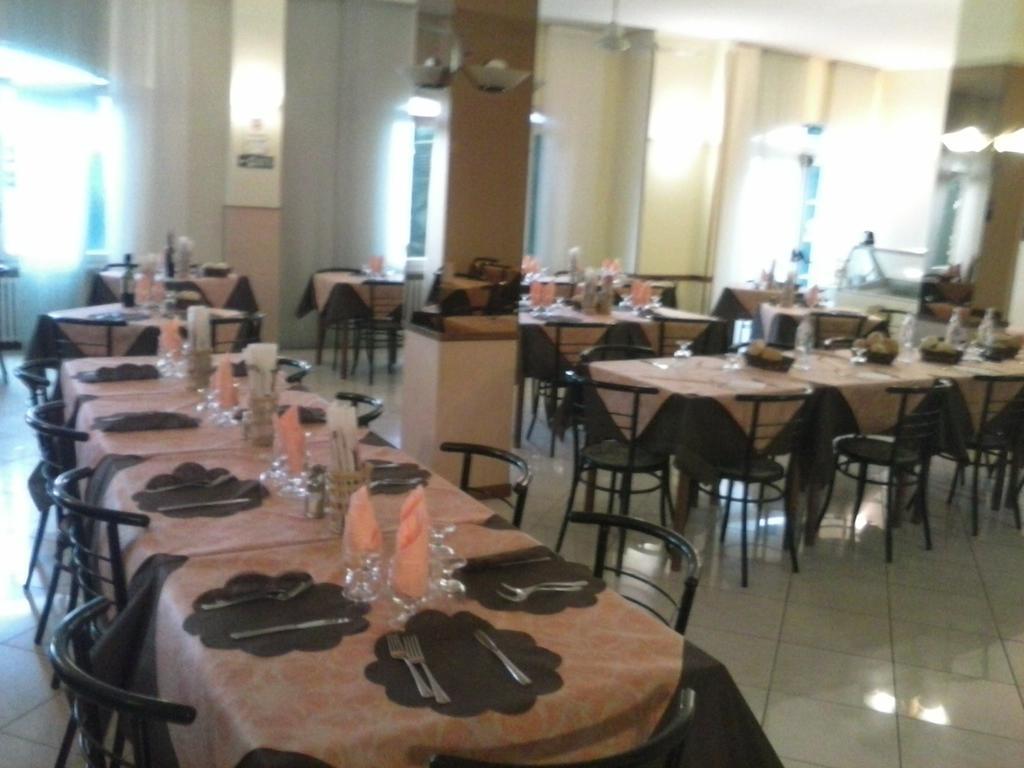 Albergo Ristorante Lucciola Santo Stefano al Mare Exteriör bild