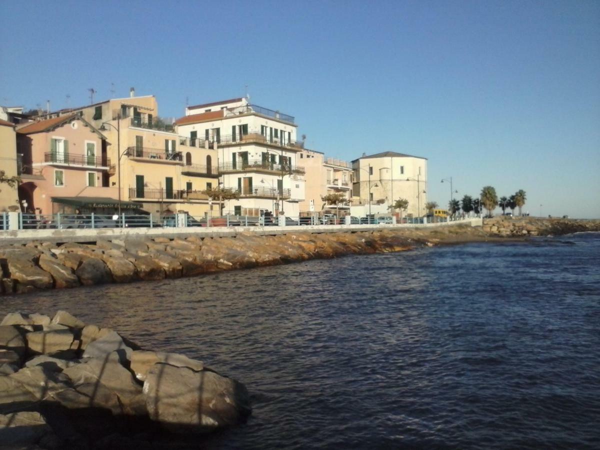 Albergo Ristorante Lucciola Santo Stefano al Mare Exteriör bild