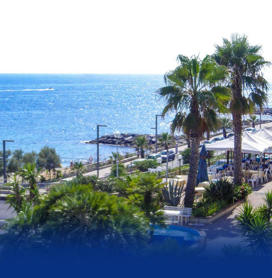 Albergo Ristorante Lucciola Santo Stefano al Mare Exteriör bild